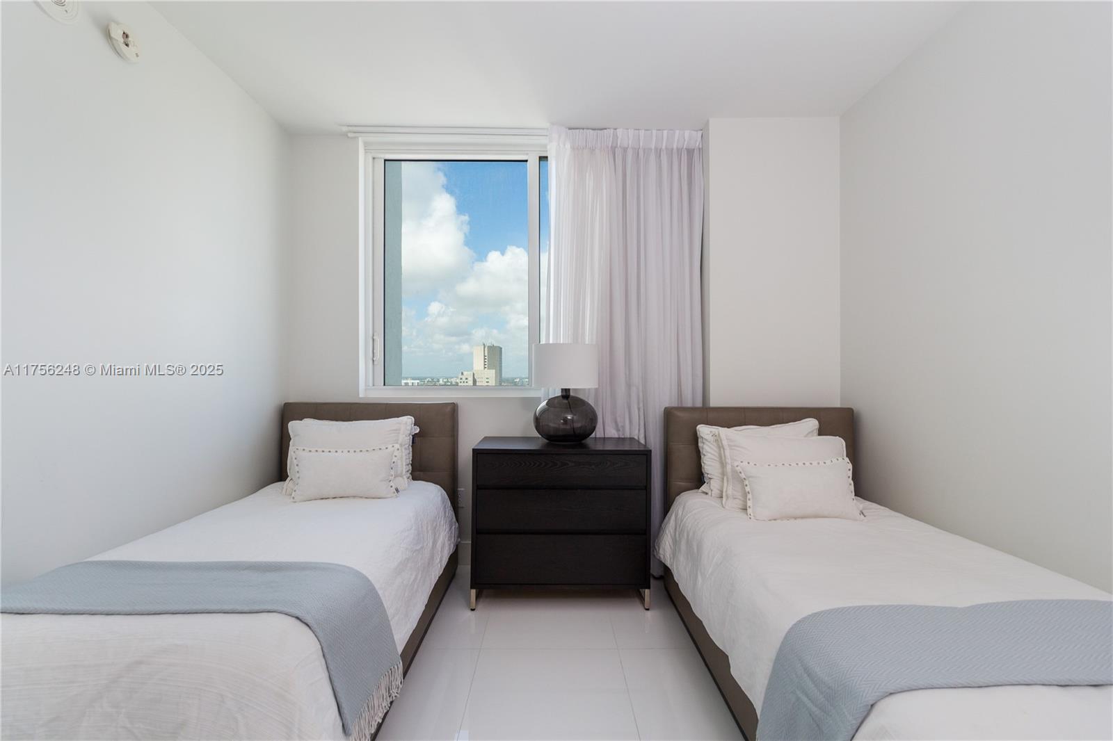 VIZCAYNE SOUTH CONDO - Residential