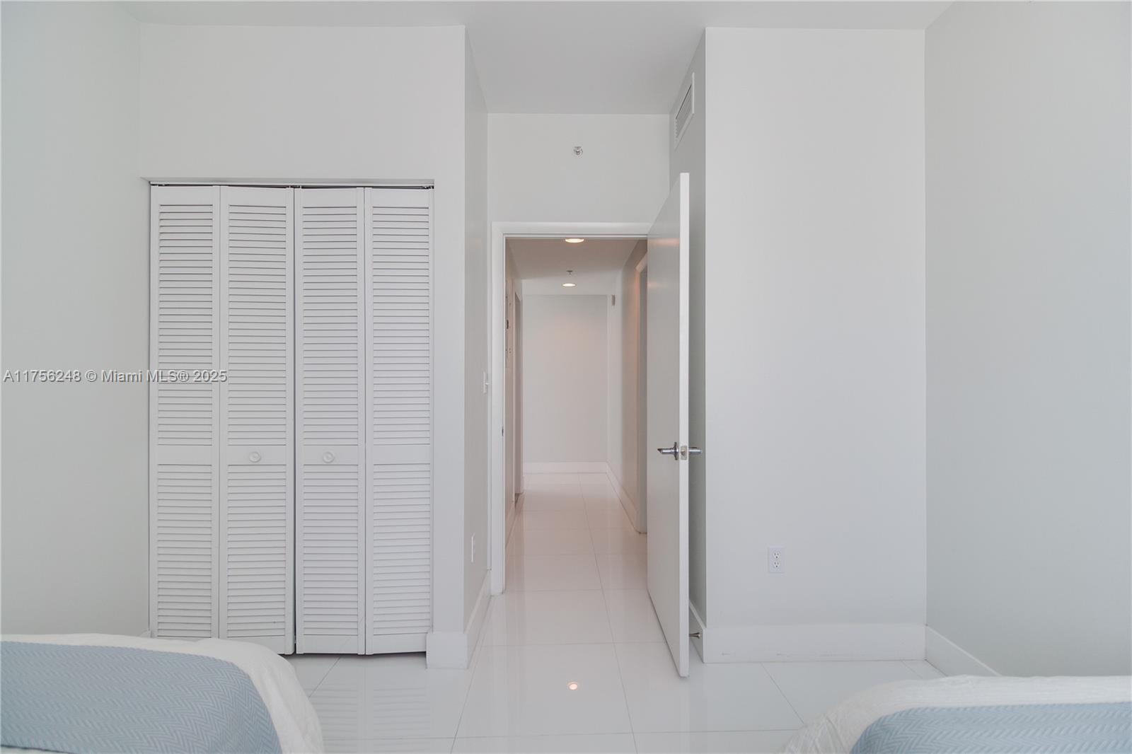 VIZCAYNE SOUTH CONDO - Residential