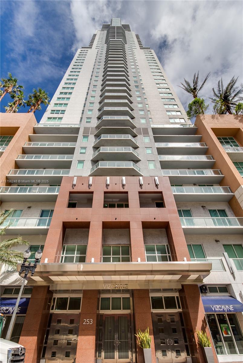 VIZCAYNE SOUTH CONDO - Residential
