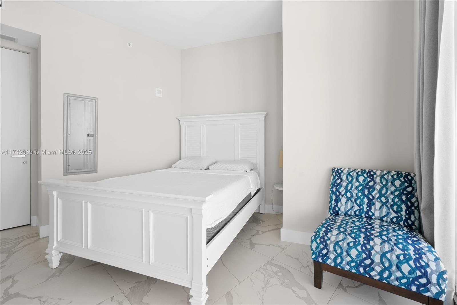 18975 COLLINS CONDO - Residential Lease