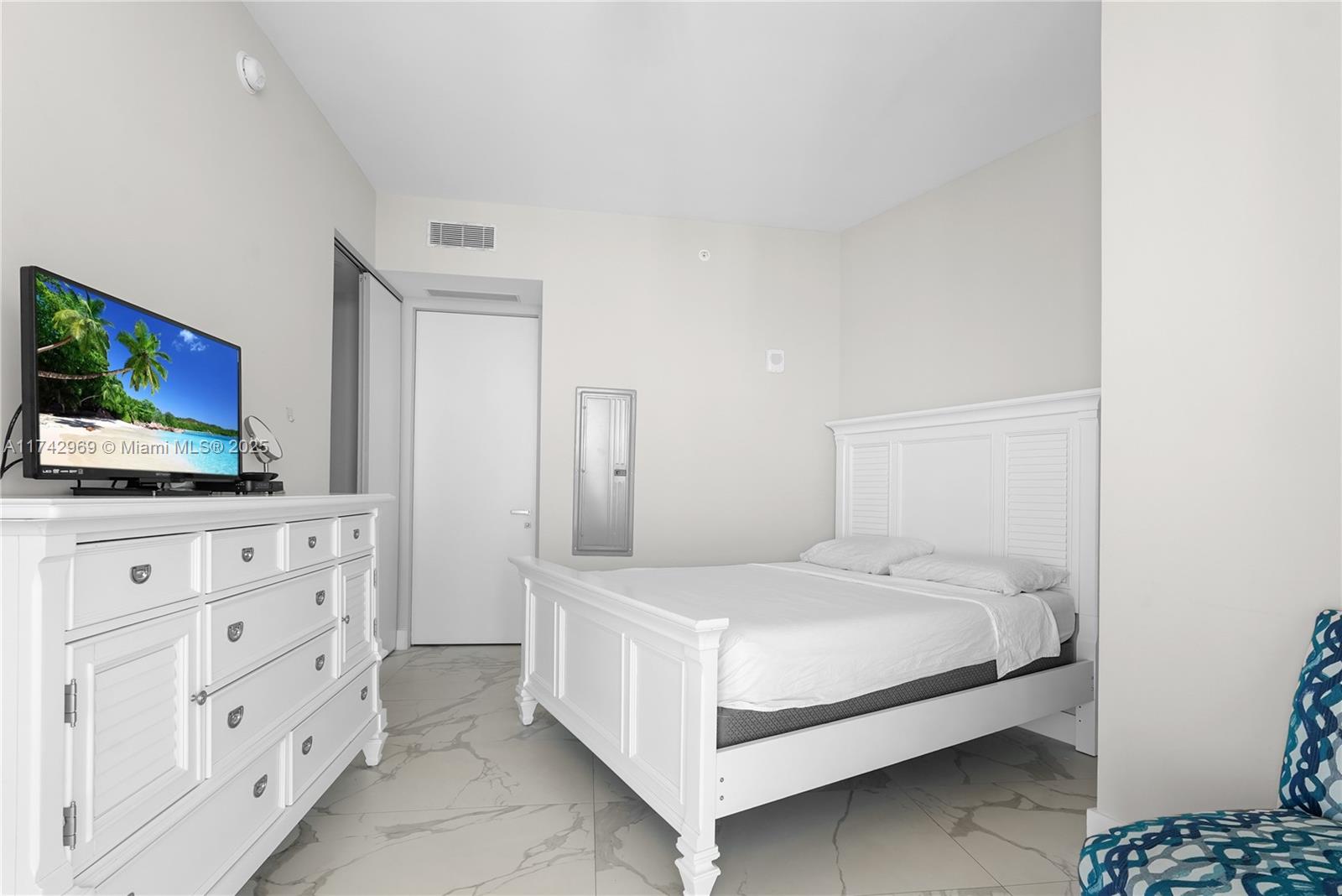 18975 COLLINS CONDO - Residential Lease