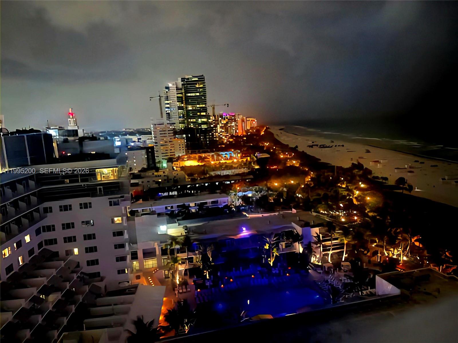 THE DECOPLAGE CONDO - Residential