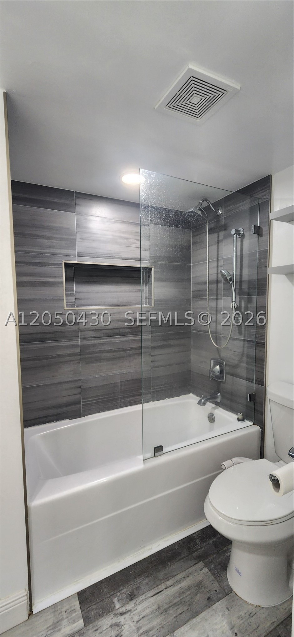 KIMBERLY LAKE VILLAS - Residential Lease