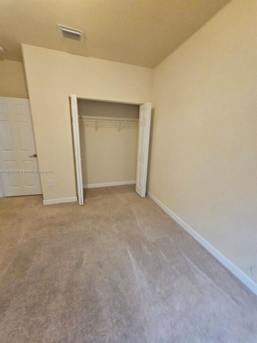 KENDALL COMMONS RESIDENTI - Residential Lease
