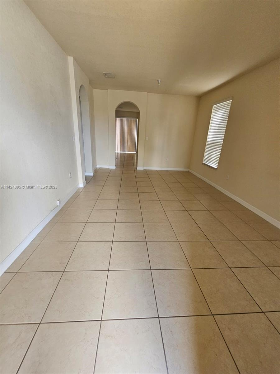 KENDALL COMMONS RESIDENTI - Residential Lease