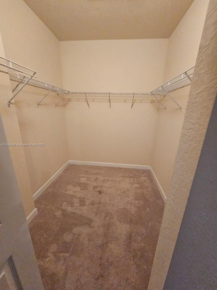 KENDALL COMMONS RESIDENTI - Residential Lease