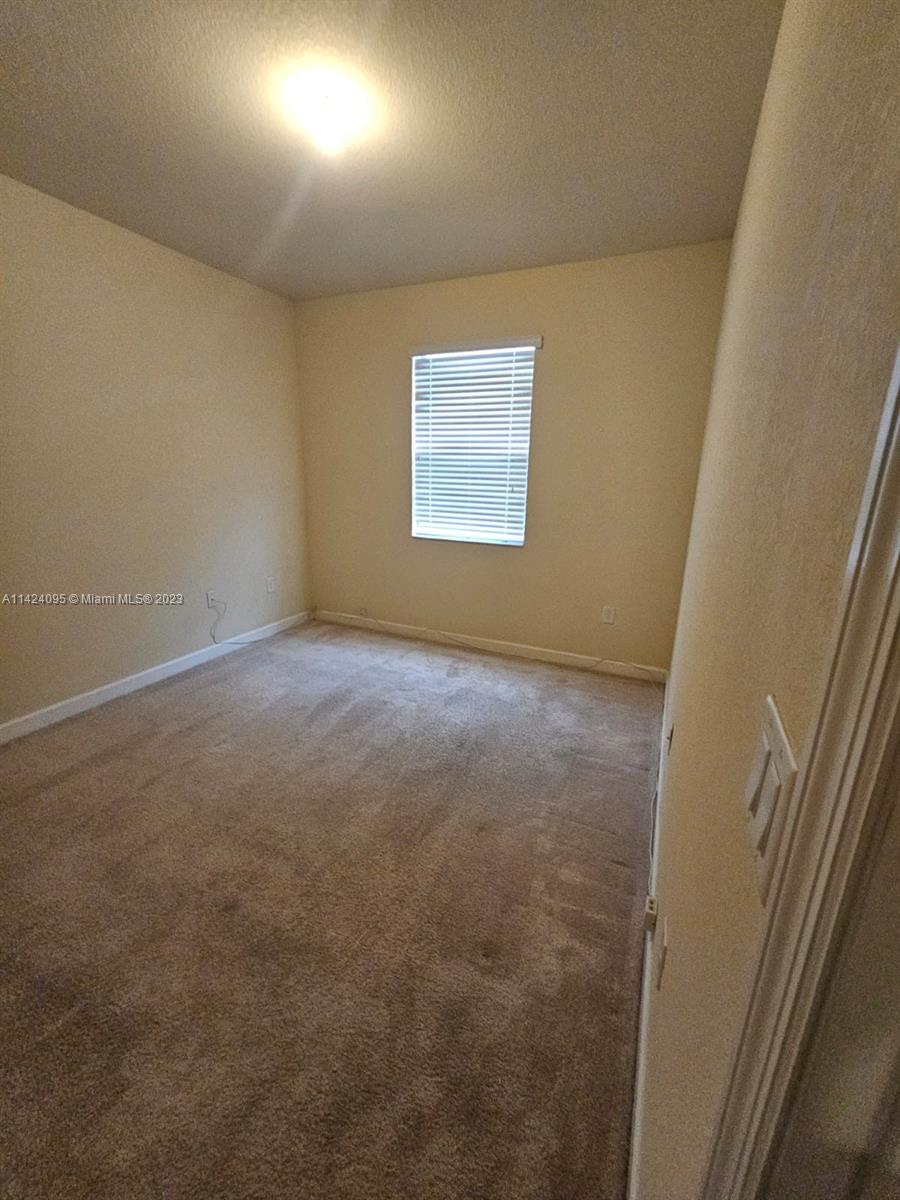 KENDALL COMMONS RESIDENTI - Residential Lease