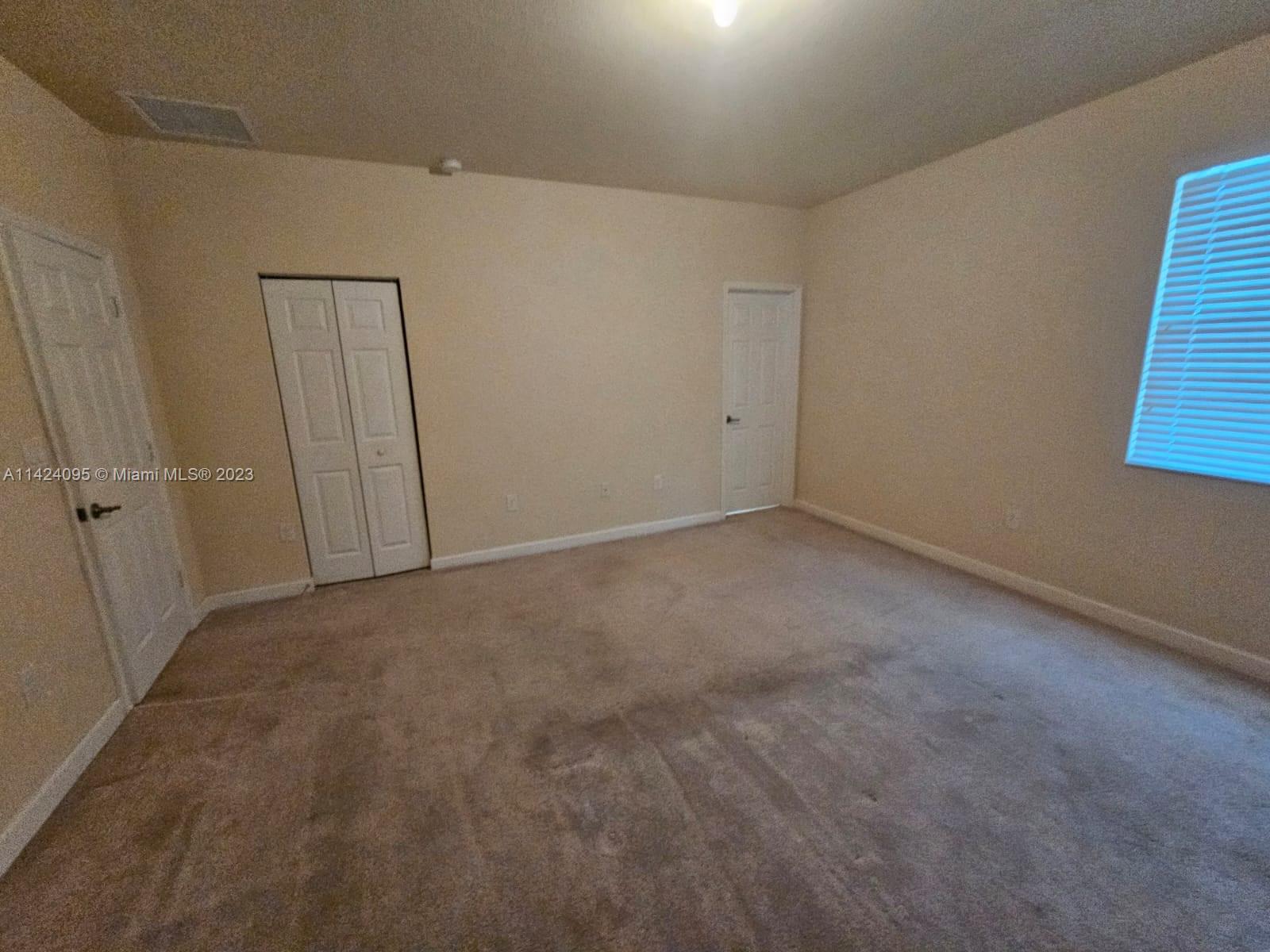 KENDALL COMMONS RESIDENTI - Residential Lease