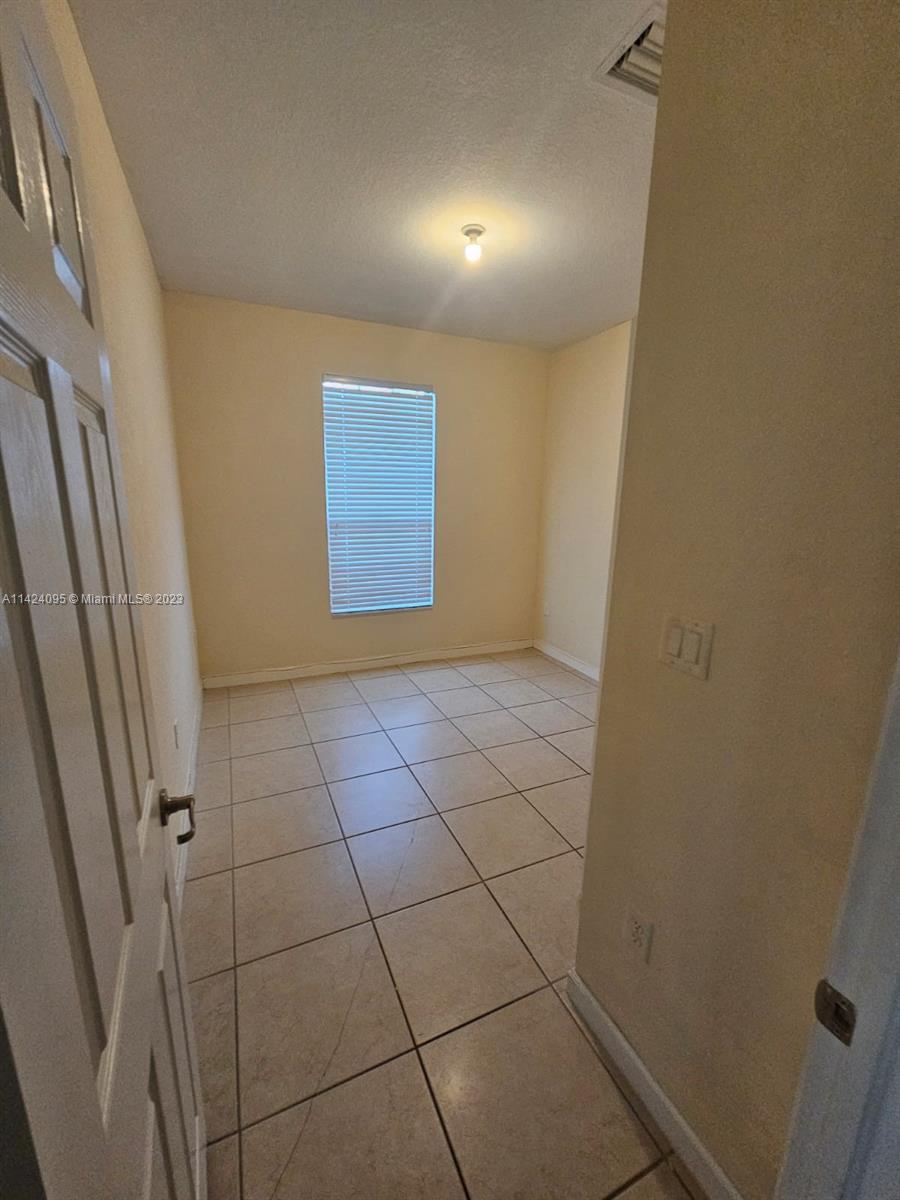 KENDALL COMMONS RESIDENTI - Residential Lease