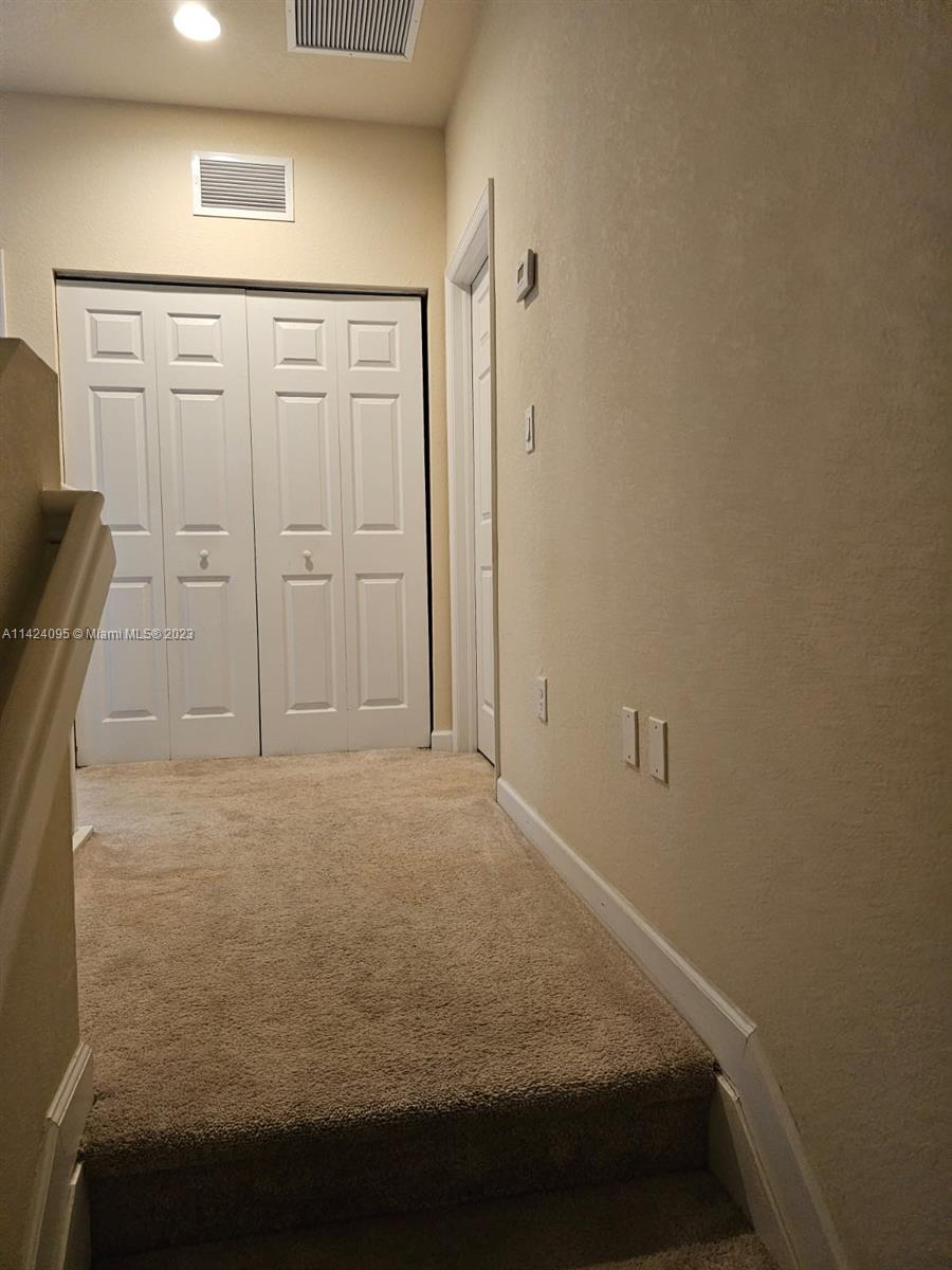 KENDALL COMMONS RESIDENTI - Residential Lease