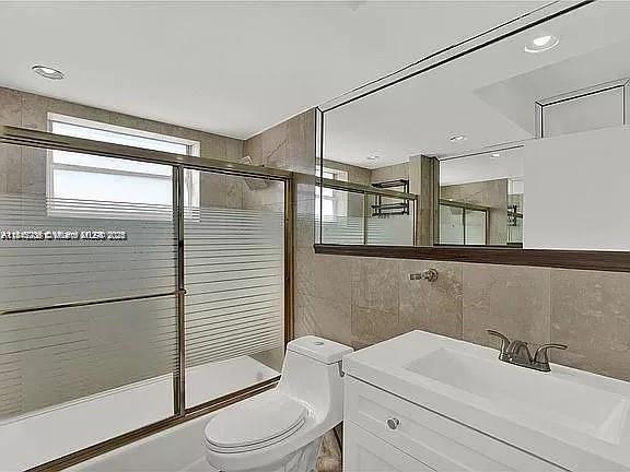 BAYSHORE YACHT & TENNIS C - Residential