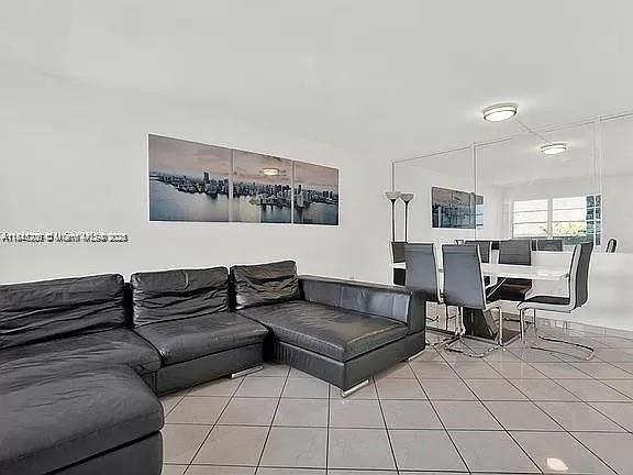 BAYSHORE YACHT & TENNIS C - Residential