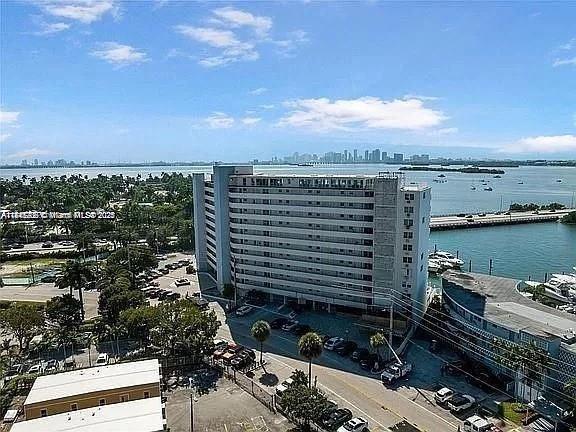 BAYSHORE YACHT & TENNIS C - Residential