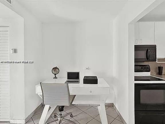 BAYSHORE YACHT & TENNIS C - Residential