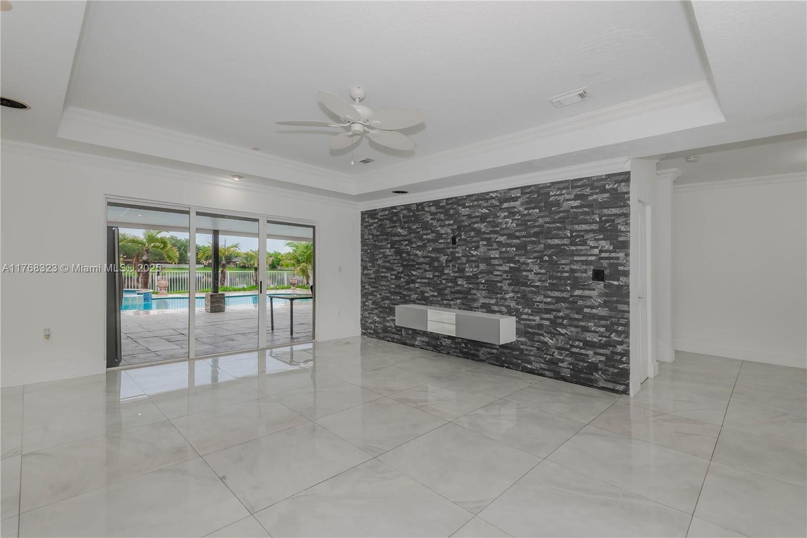 MIRENS PLACE - Residential