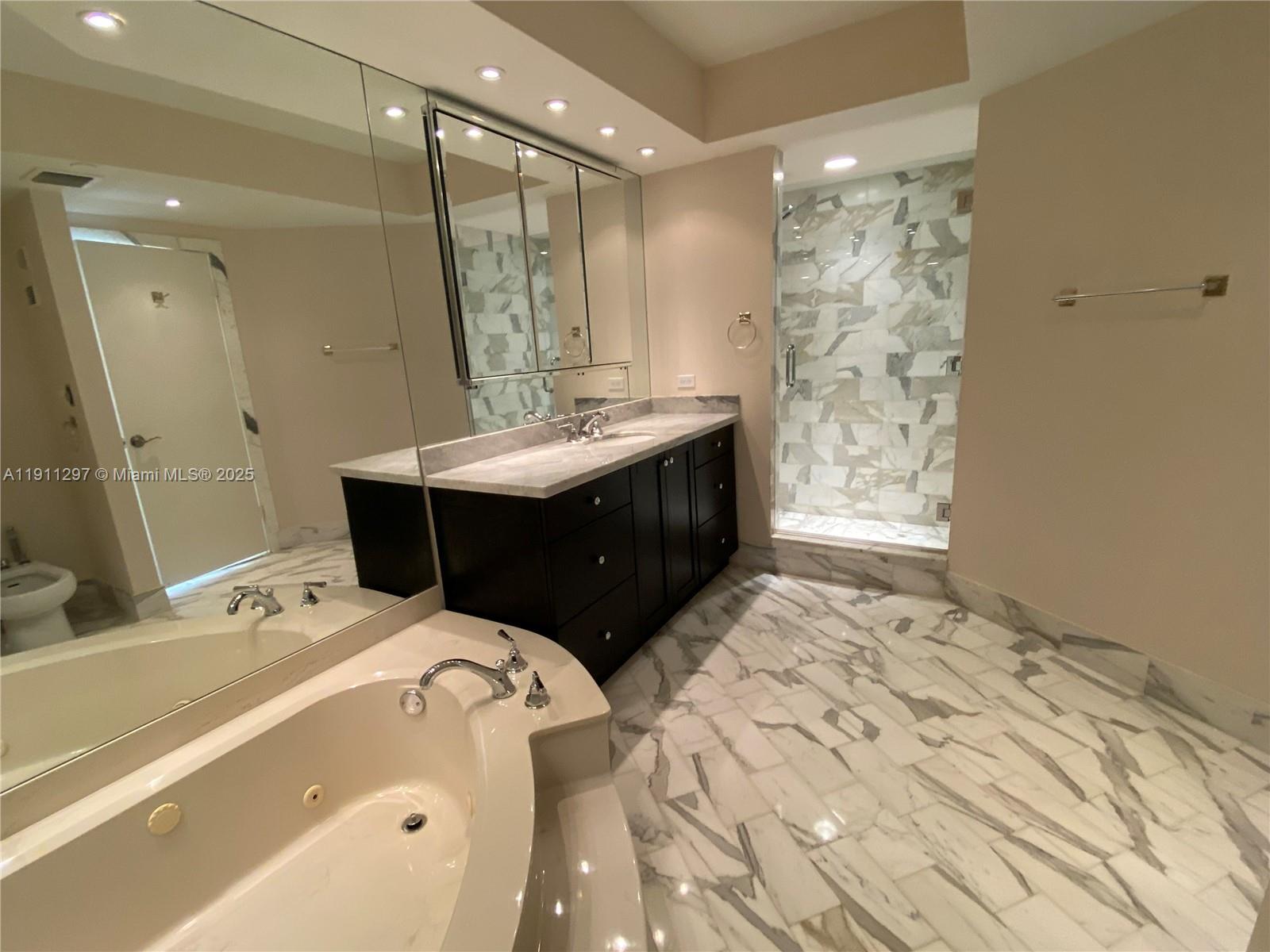 HAMPTONS WEST CONDO - Residential