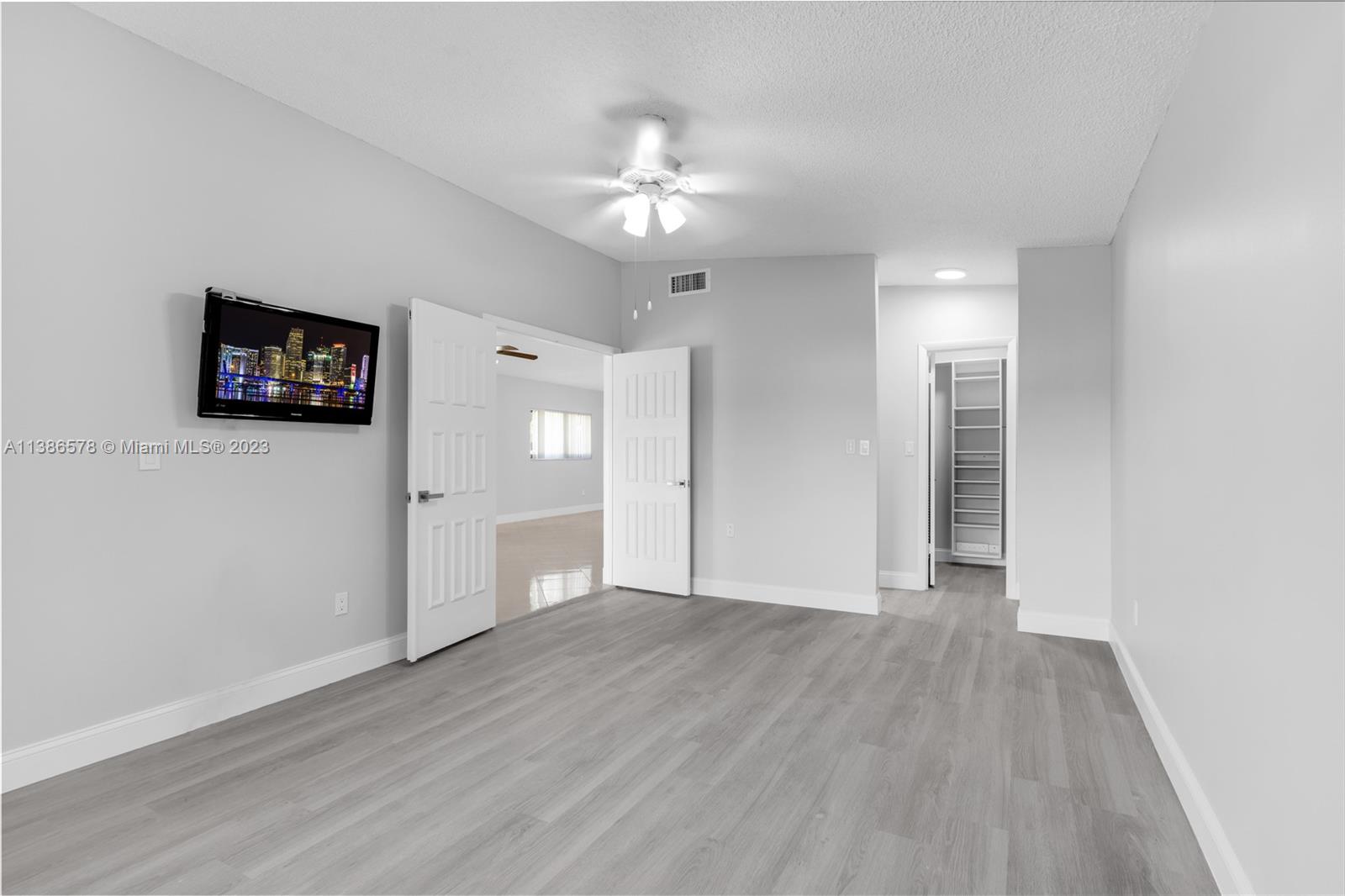 CREEKSIDE VILLAS SEC TWO - Residential Lease