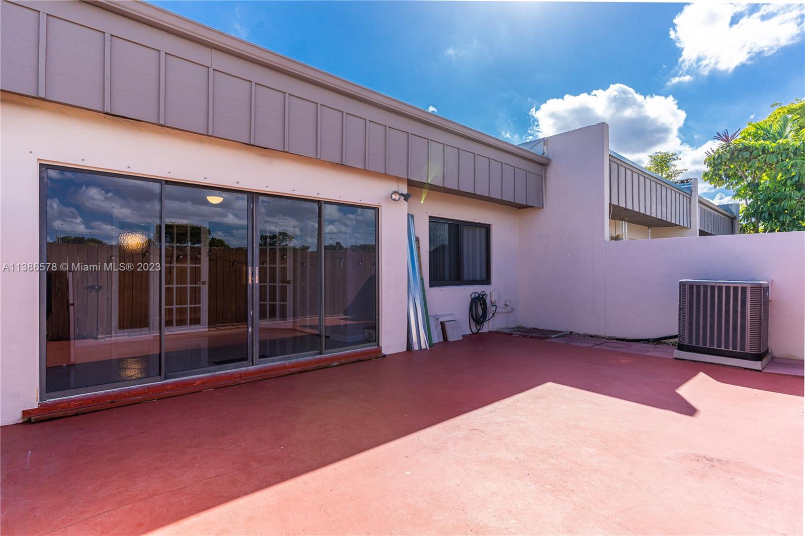CREEKSIDE VILLAS SEC TWO - Residential Lease
