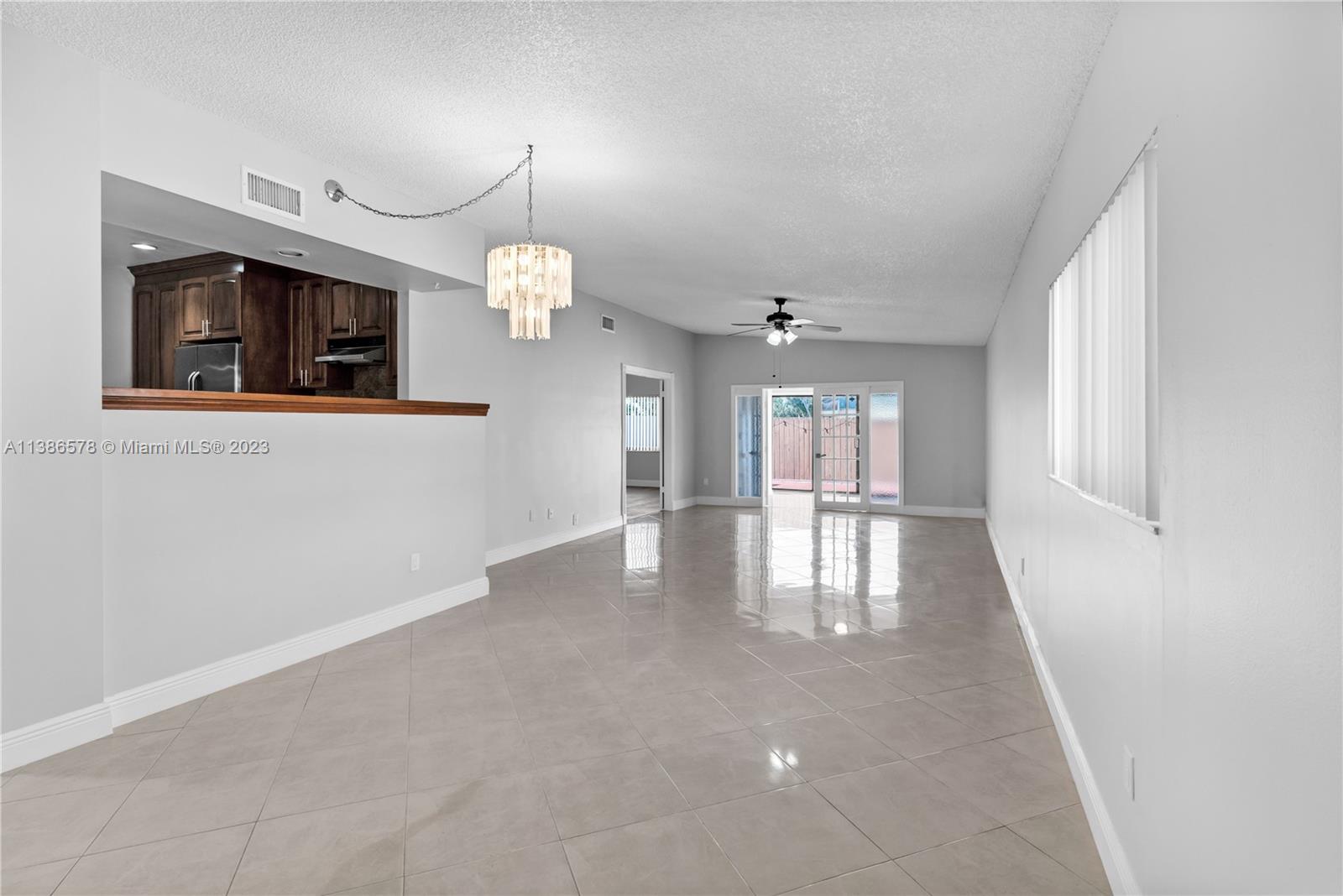 CREEKSIDE VILLAS SEC TWO - Residential Lease