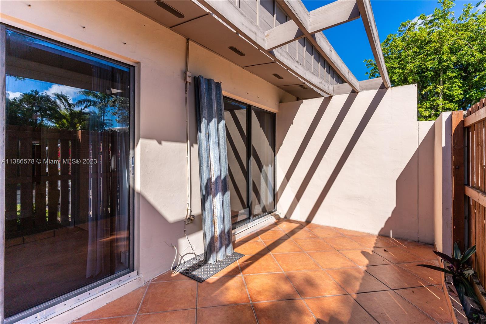 CREEKSIDE VILLAS SEC TWO - Residential Lease