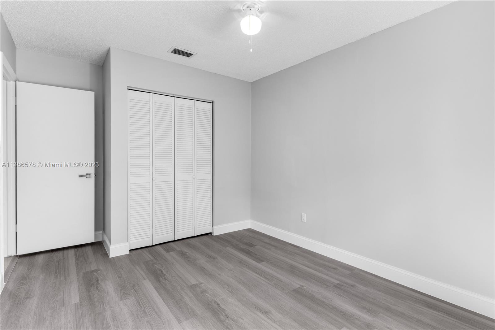 CREEKSIDE VILLAS SEC TWO - Residential Lease