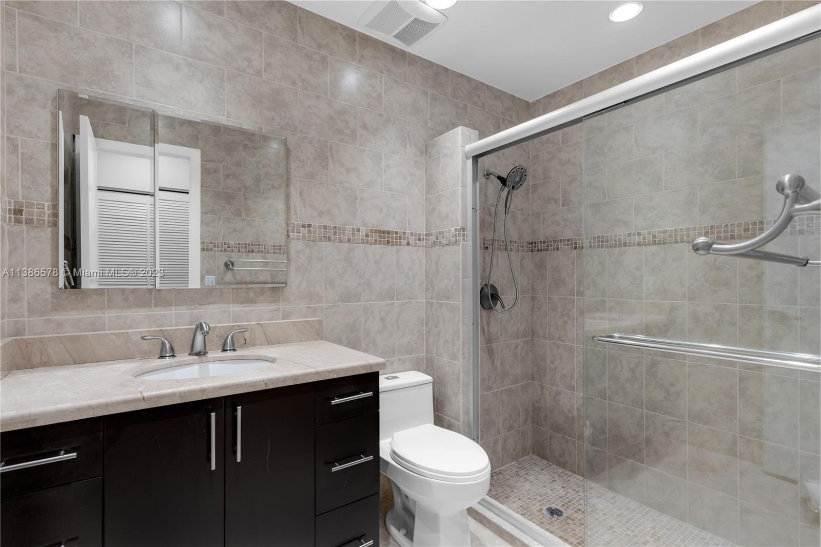 CREEKSIDE VILLAS SEC TWO - Residential Lease