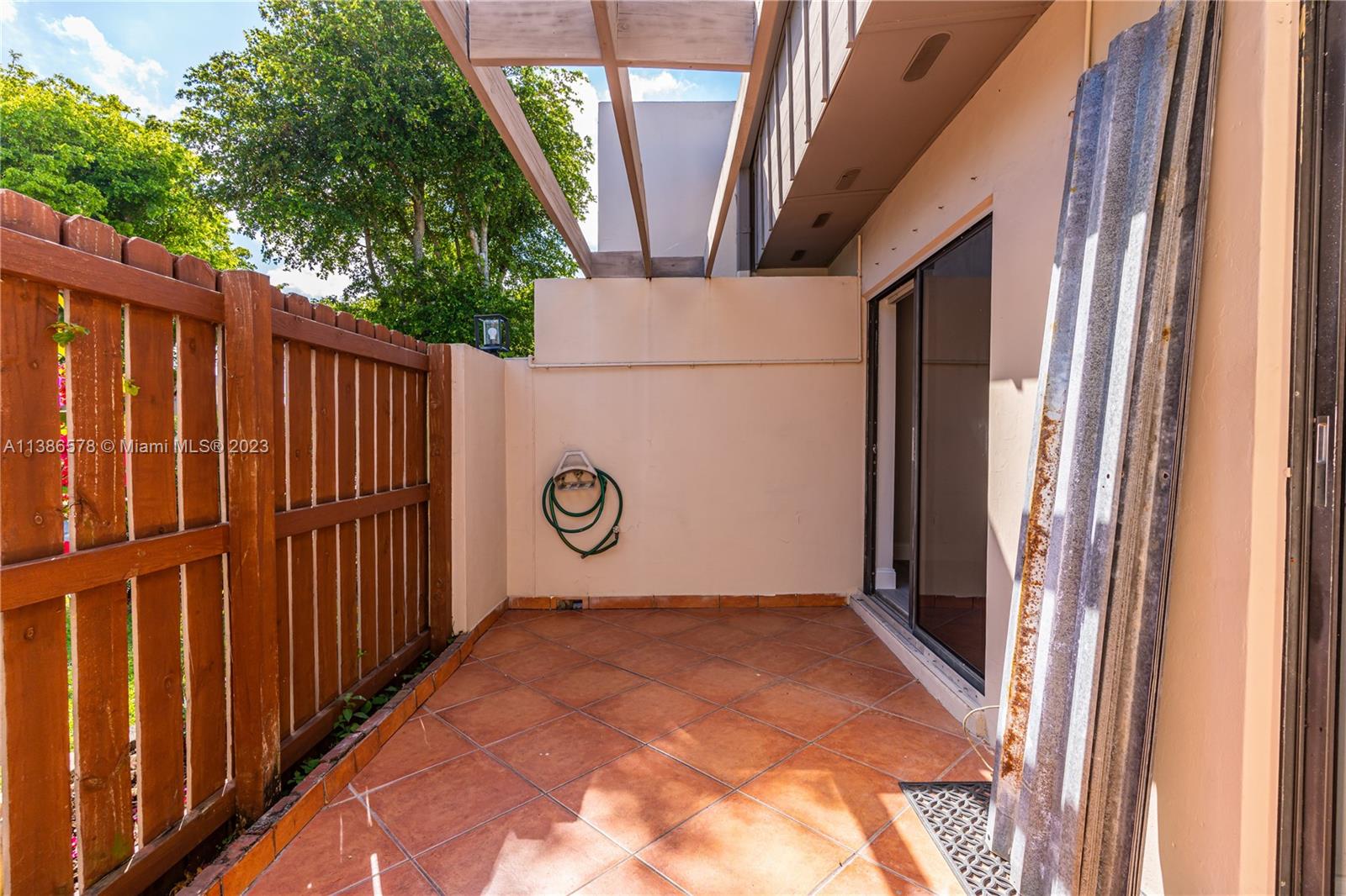 CREEKSIDE VILLAS SEC TWO - Residential Lease