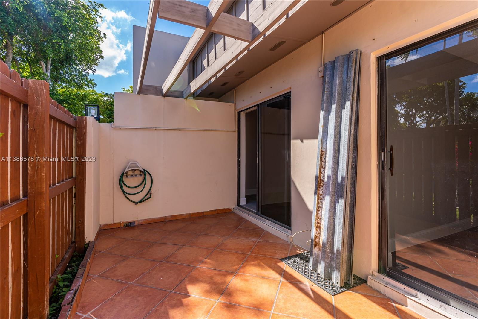 CREEKSIDE VILLAS SEC TWO - Residential Lease