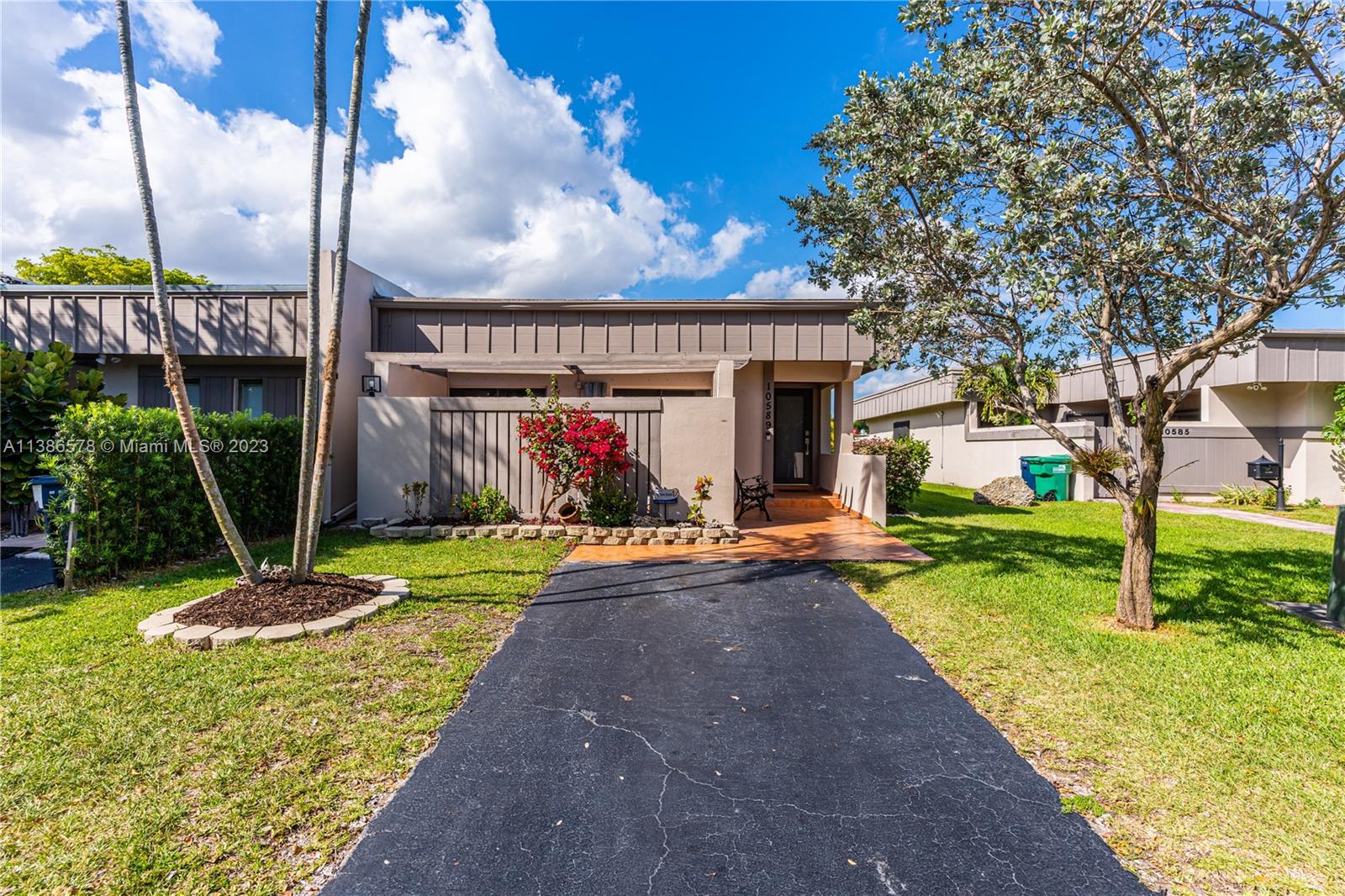 CREEKSIDE VILLAS SEC TWO - Residential Lease