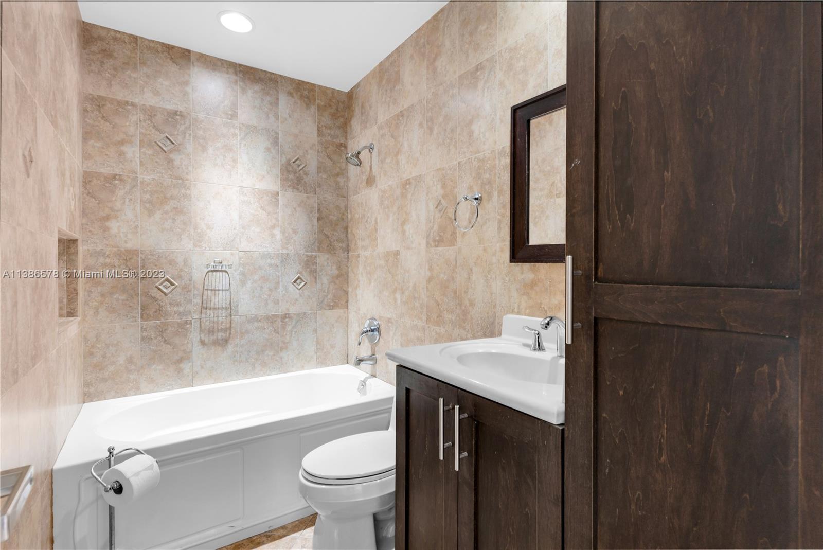 CREEKSIDE VILLAS SEC TWO - Residential Lease