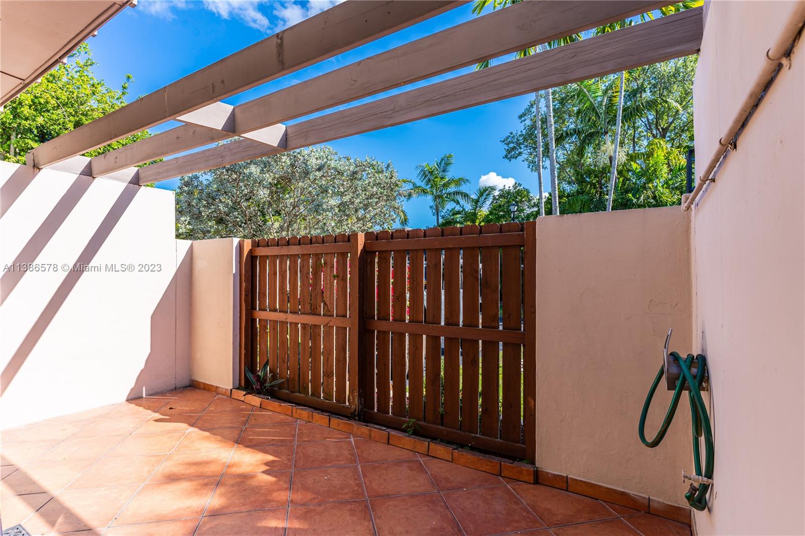 CREEKSIDE VILLAS SEC TWO - Residential Lease