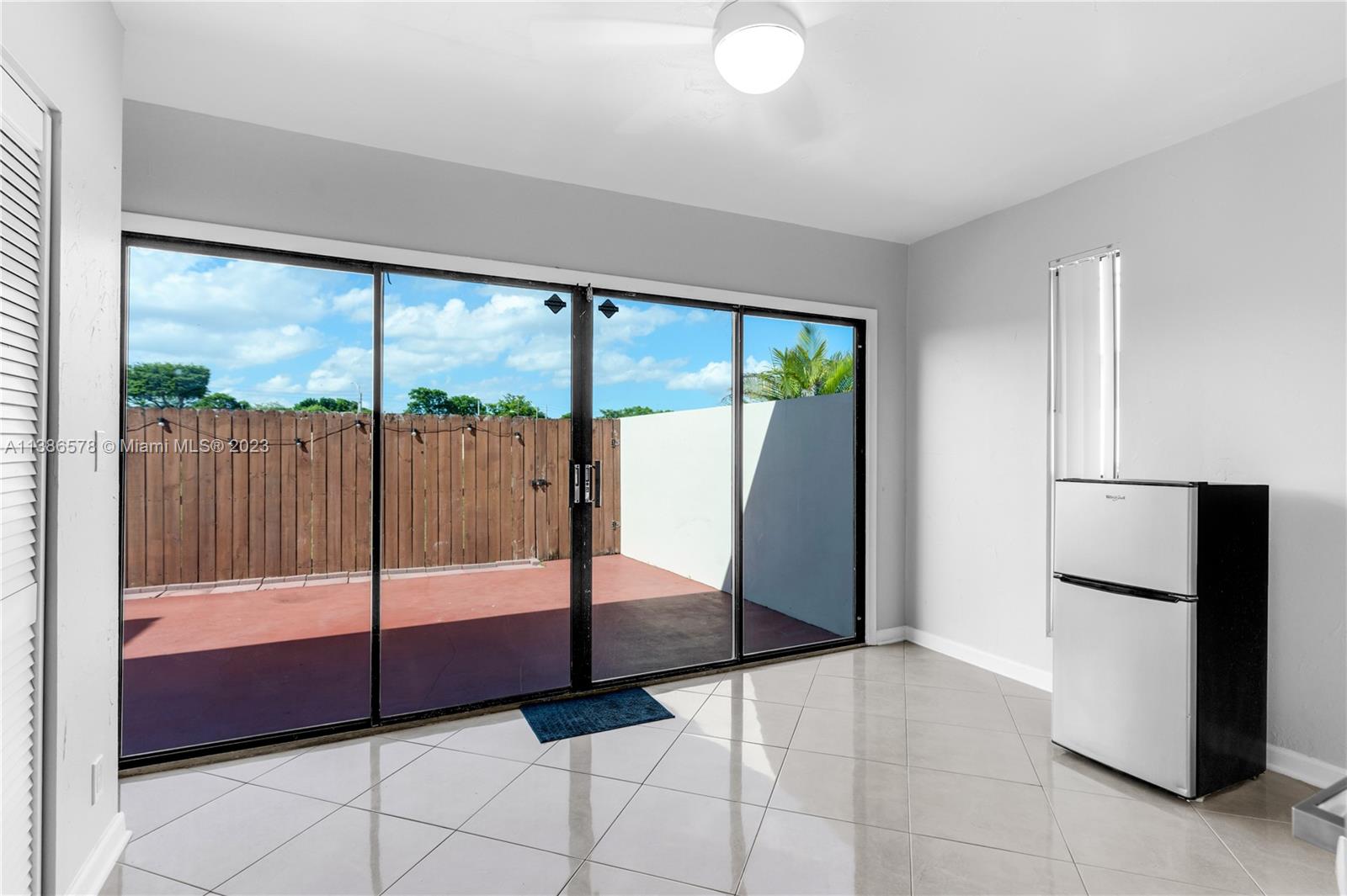 CREEKSIDE VILLAS SEC TWO - Residential Lease