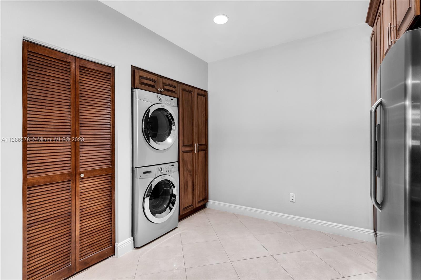 CREEKSIDE VILLAS SEC TWO - Residential Lease