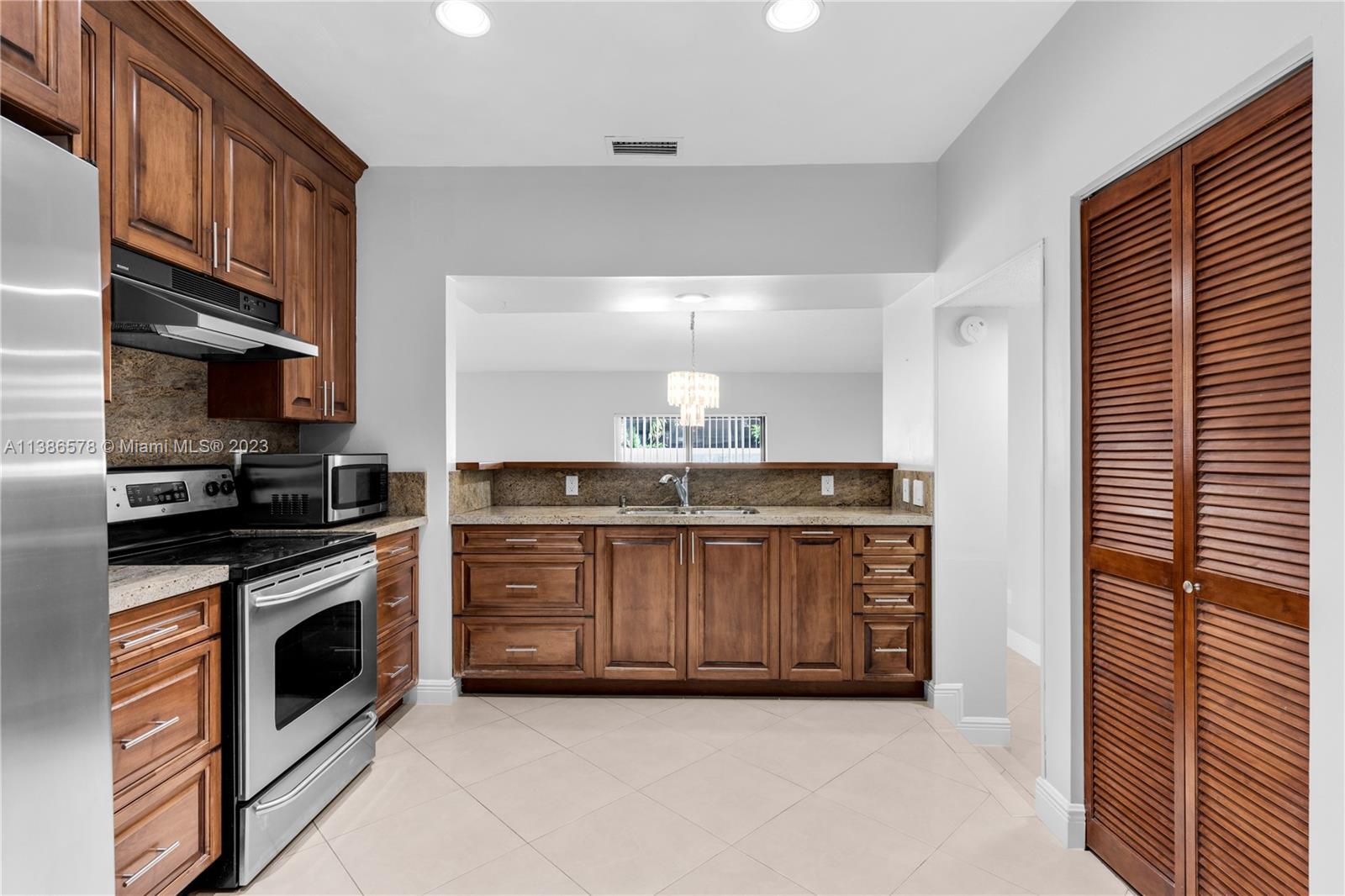 CREEKSIDE VILLAS SEC TWO - Residential Lease
