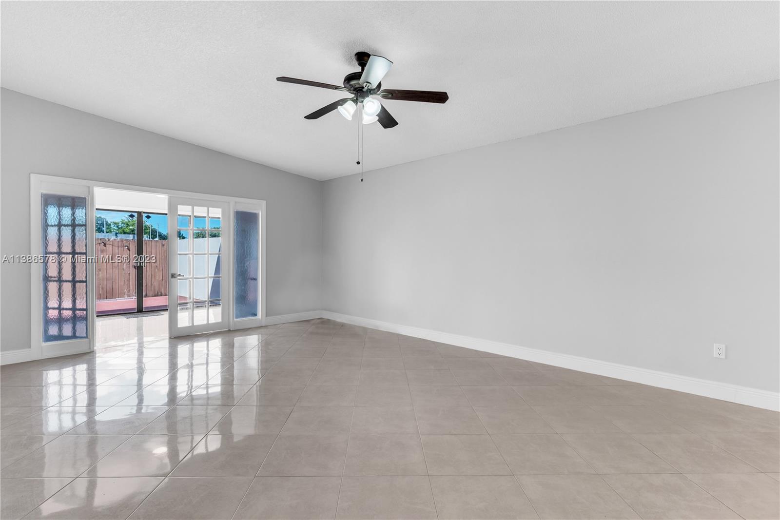 CREEKSIDE VILLAS SEC TWO - Residential Lease