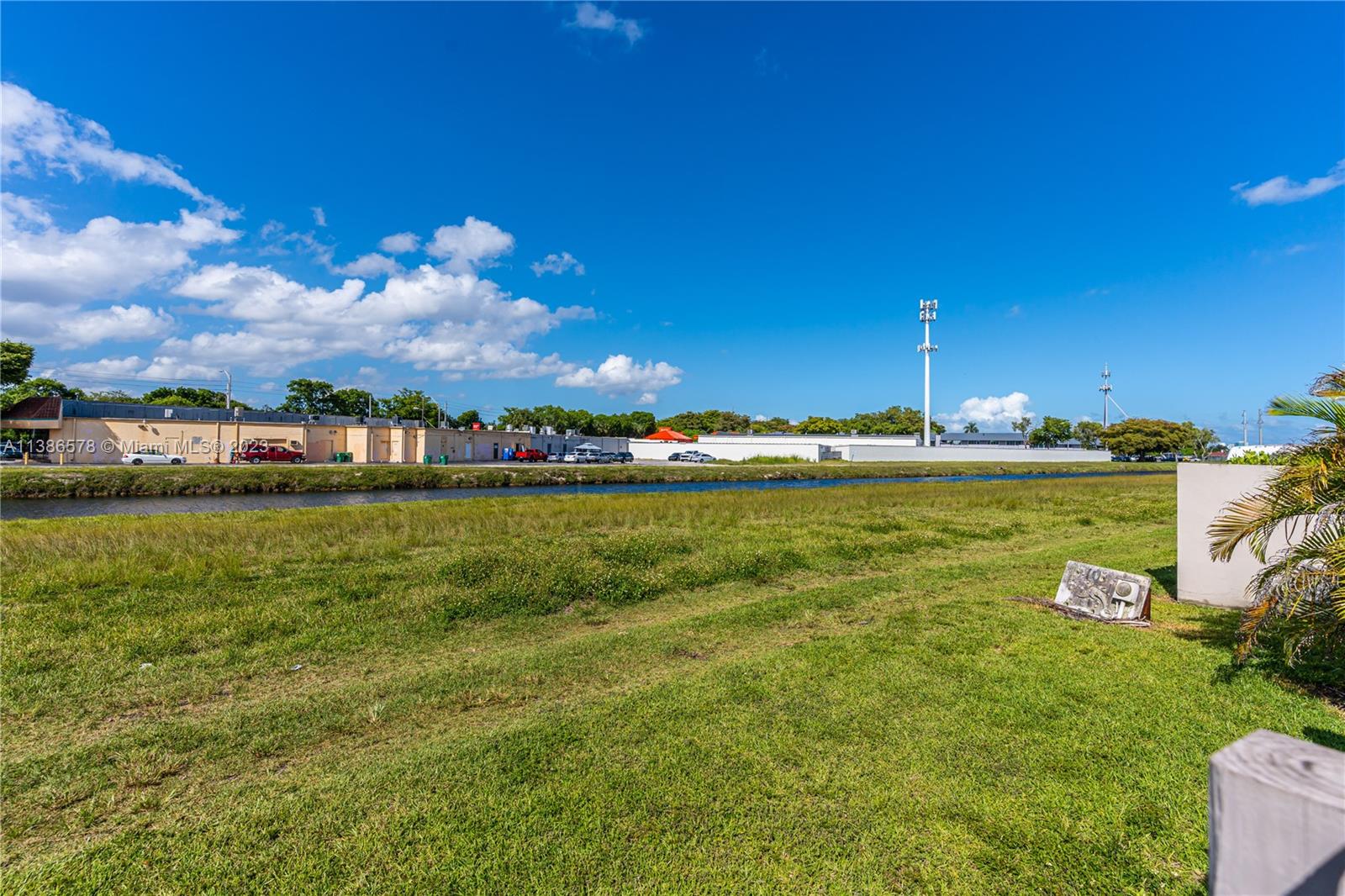 CREEKSIDE VILLAS SEC TWO - Residential Lease