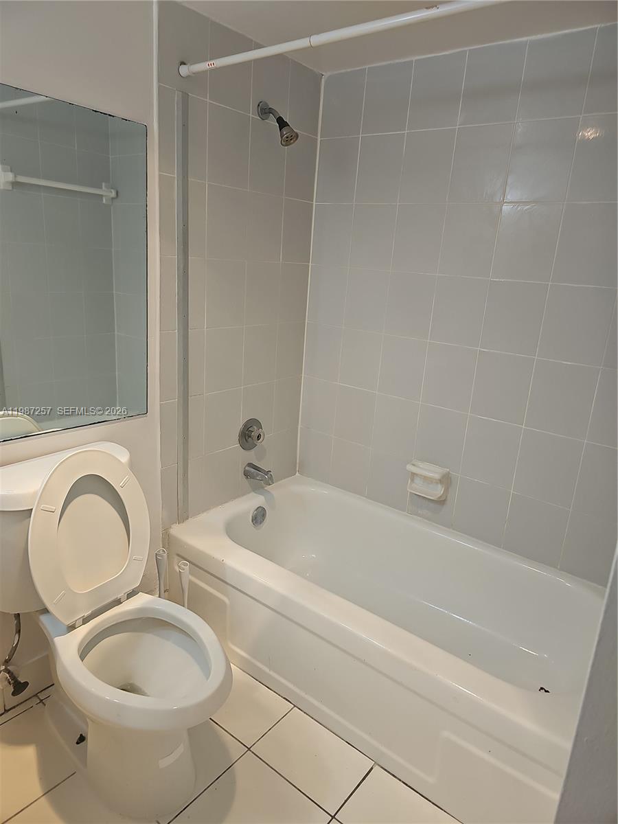 LAKES OF INVERRARY CONDO - Residential Lease