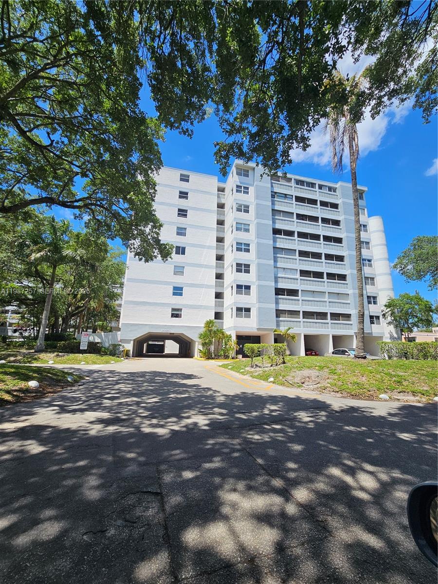 LAKES OF INVERRARY CONDO - Residential Lease