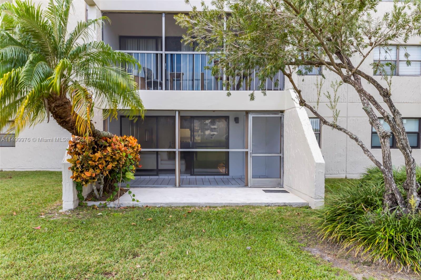 BUILDING SEVEN OF RACQUET - Residential