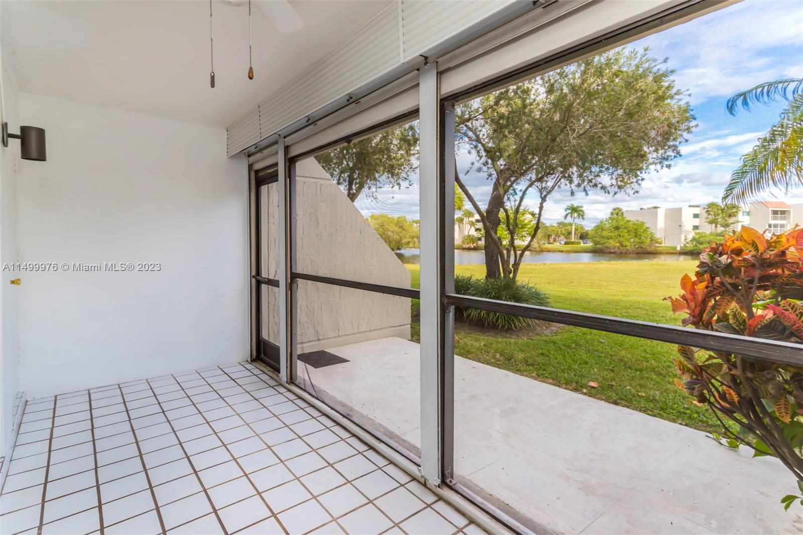BUILDING SEVEN OF RACQUET - Residential