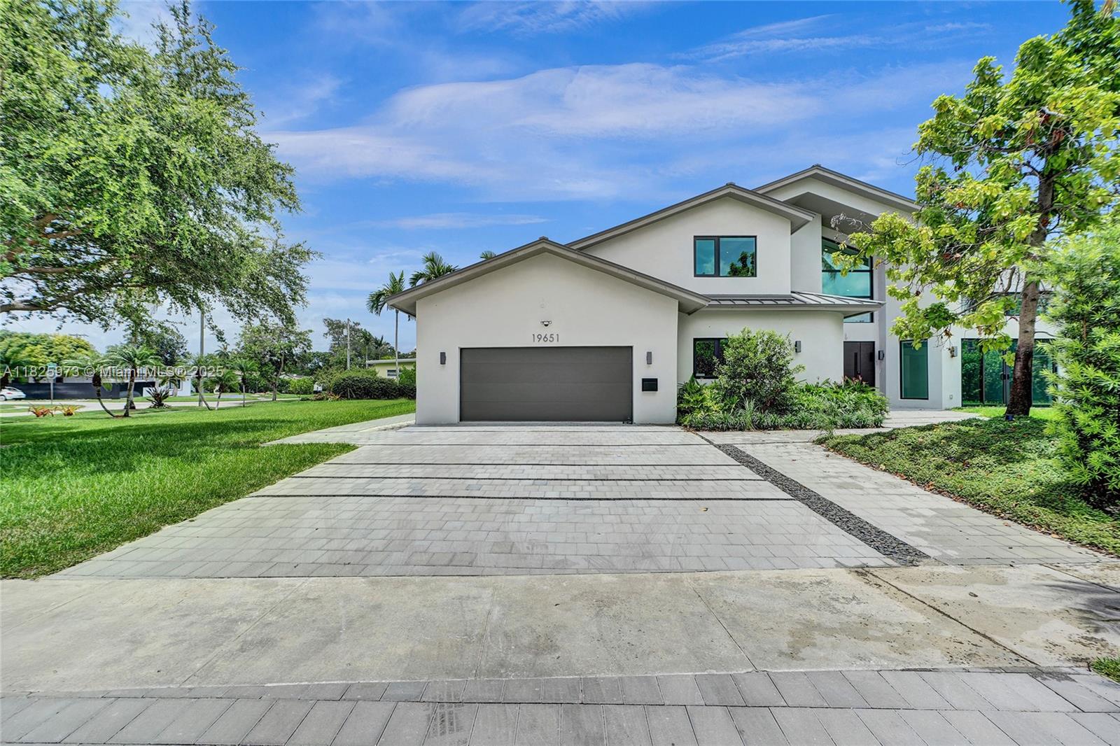 SKY LAKE - Residential