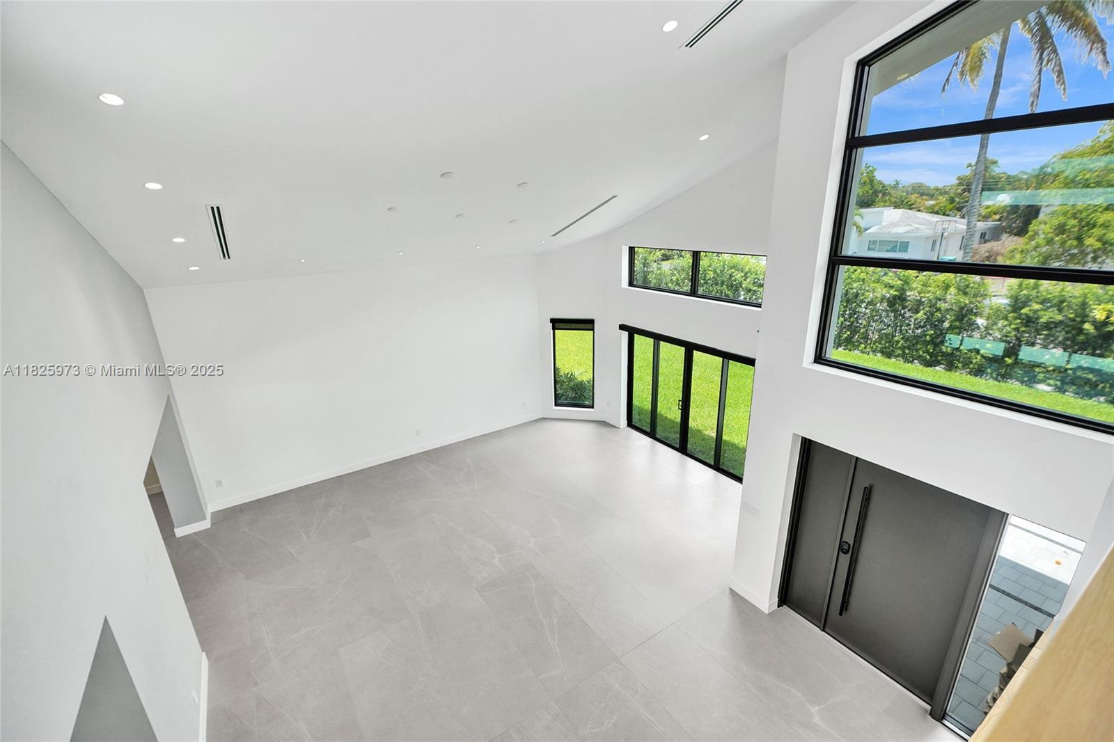 SKY LAKE - Residential