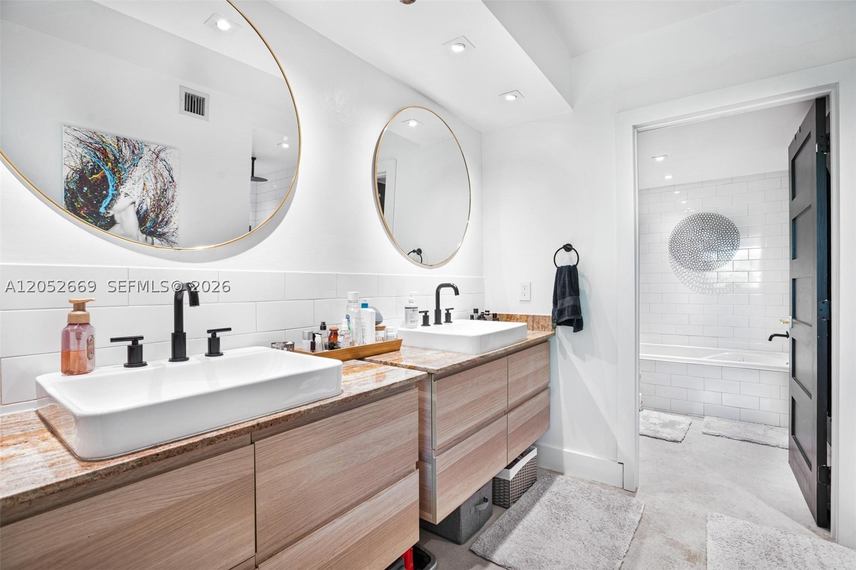ABSOLUT CONDO - Residential