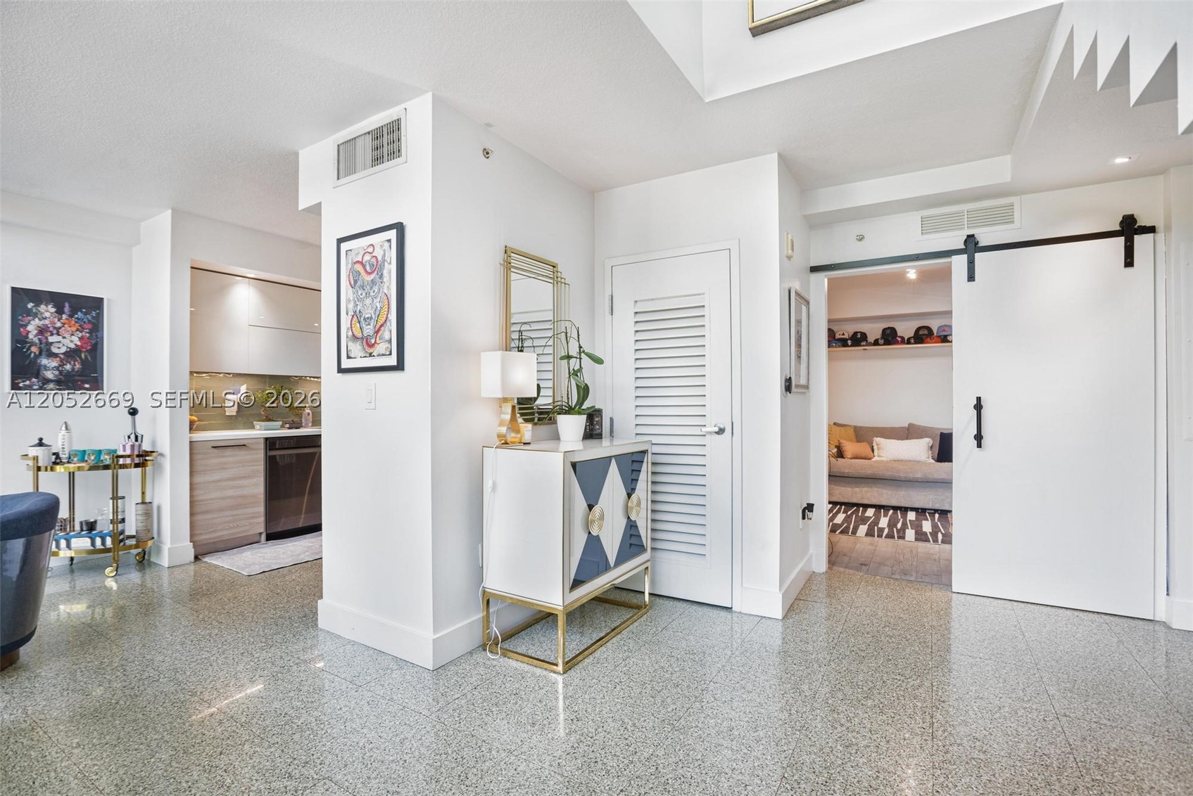 ABSOLUT CONDO - Residential
