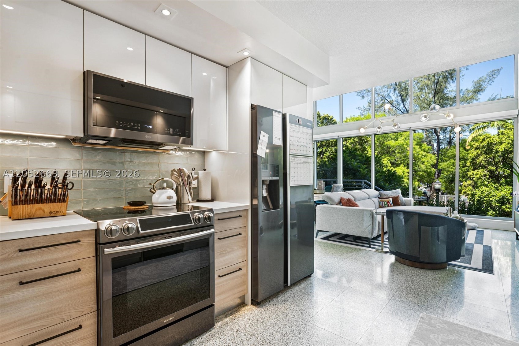 ABSOLUT CONDO - Residential