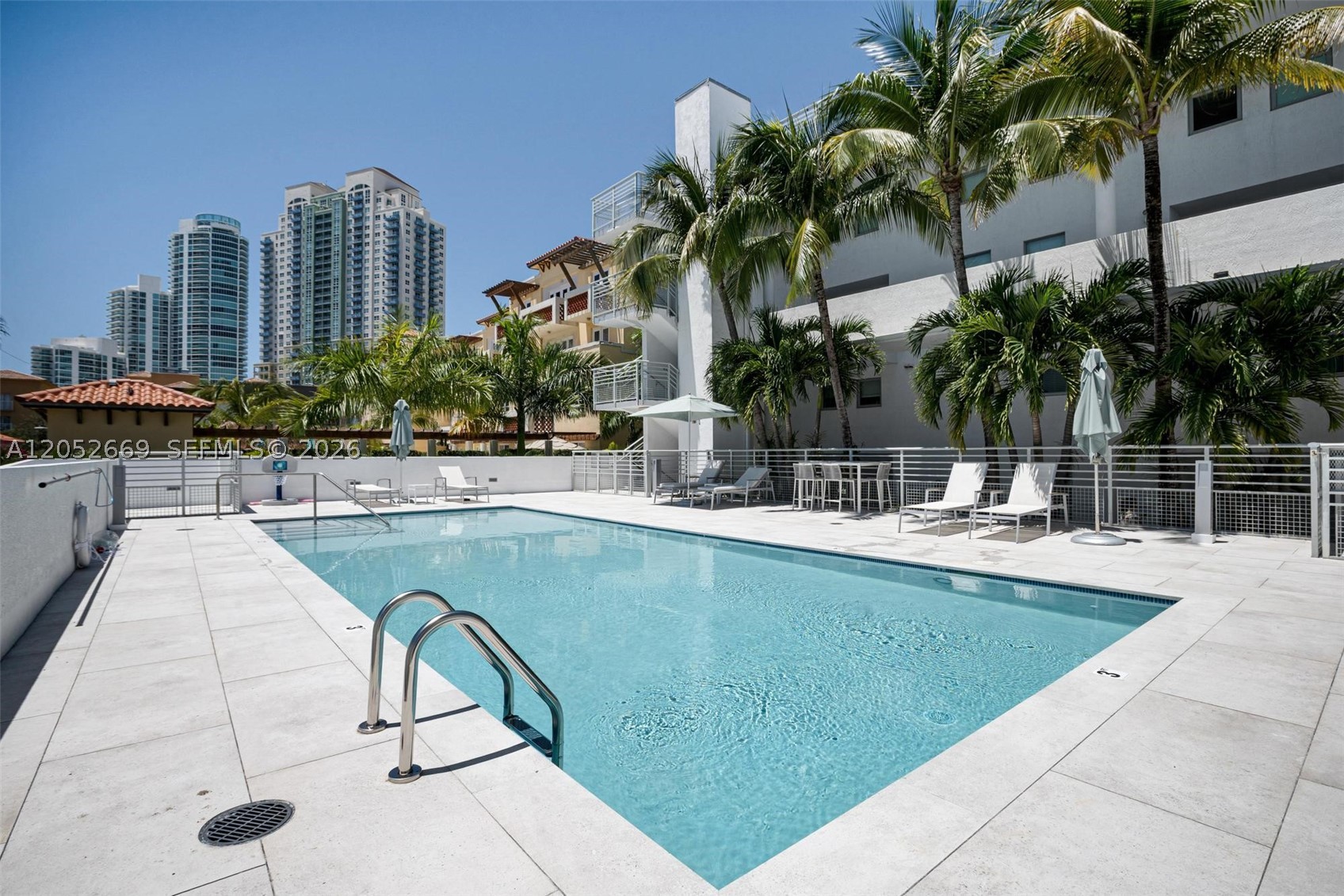 ABSOLUT CONDO - Residential