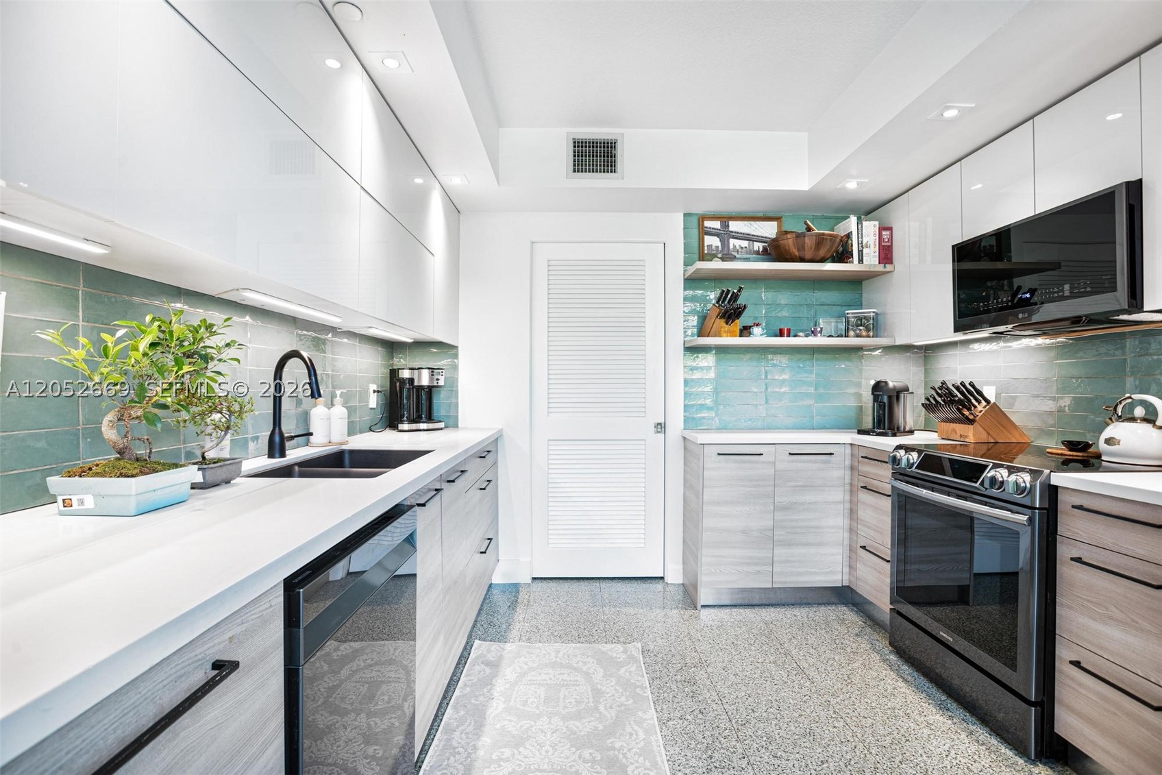 ABSOLUT CONDO - Residential