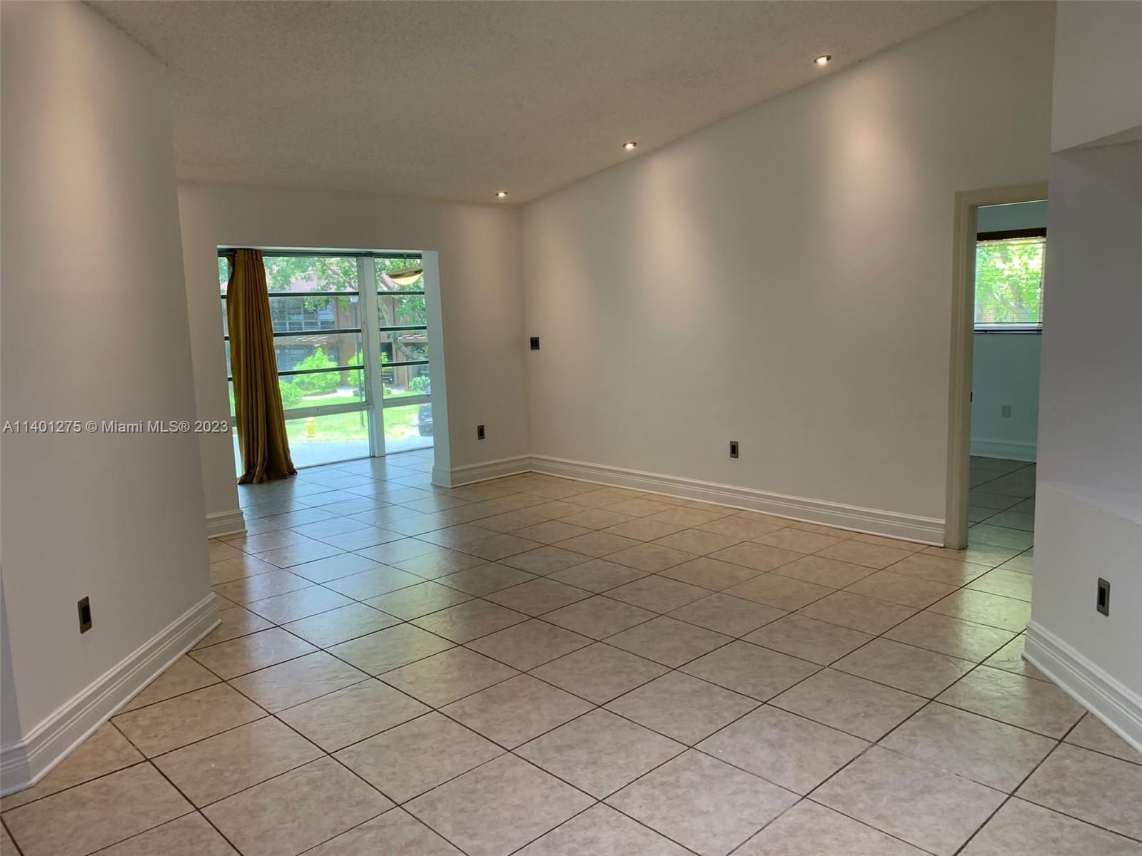 DORAL PK COUNTRY CL VILLA - Residential Lease