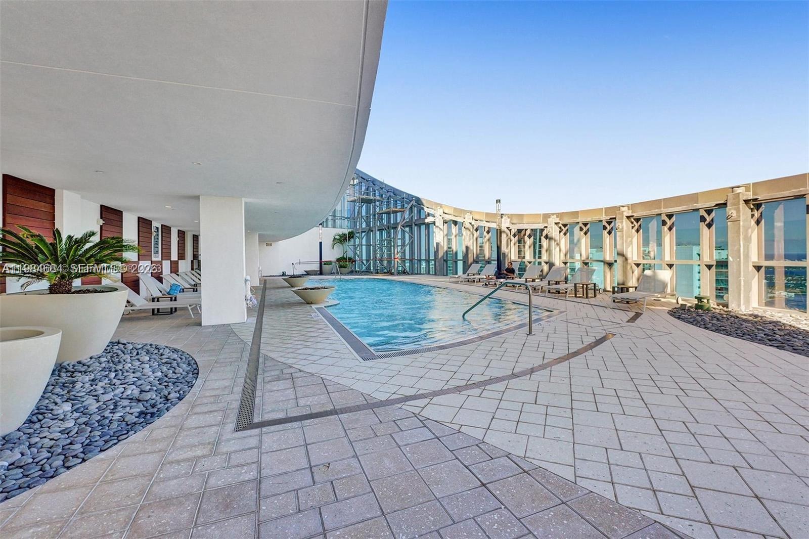 PARAMOUNT MIAMI WORLD - Residential