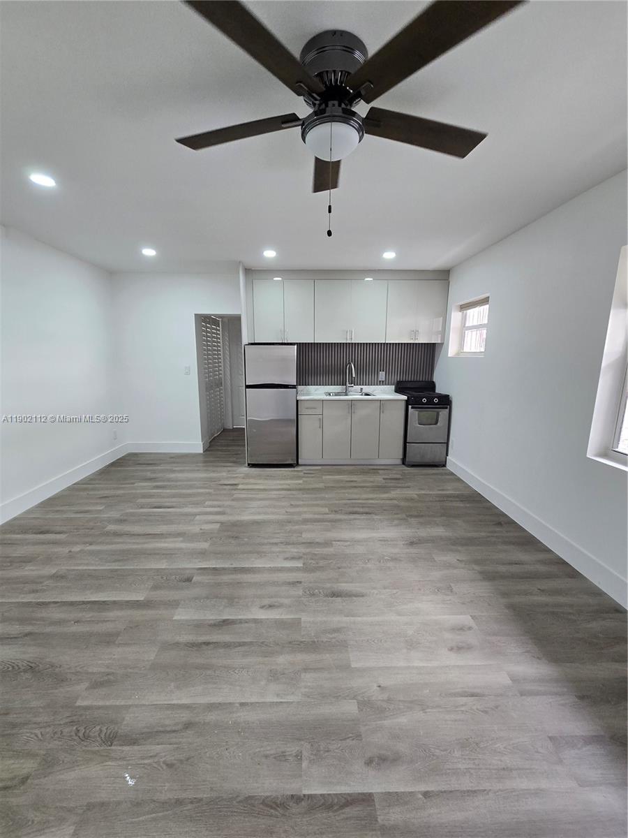 live in the heart of South of Fifth, Miami Beach's most exclusive and tranquil neighborhood, just two blocks from the ocean. This beautiful 1-bedroom 1-bath apartment features a modern kitchen and stylish bathroom. Surrounded by top rated restaurants and upscale living, this is your perfect retreat. One parking space included. Section 8 welcome.